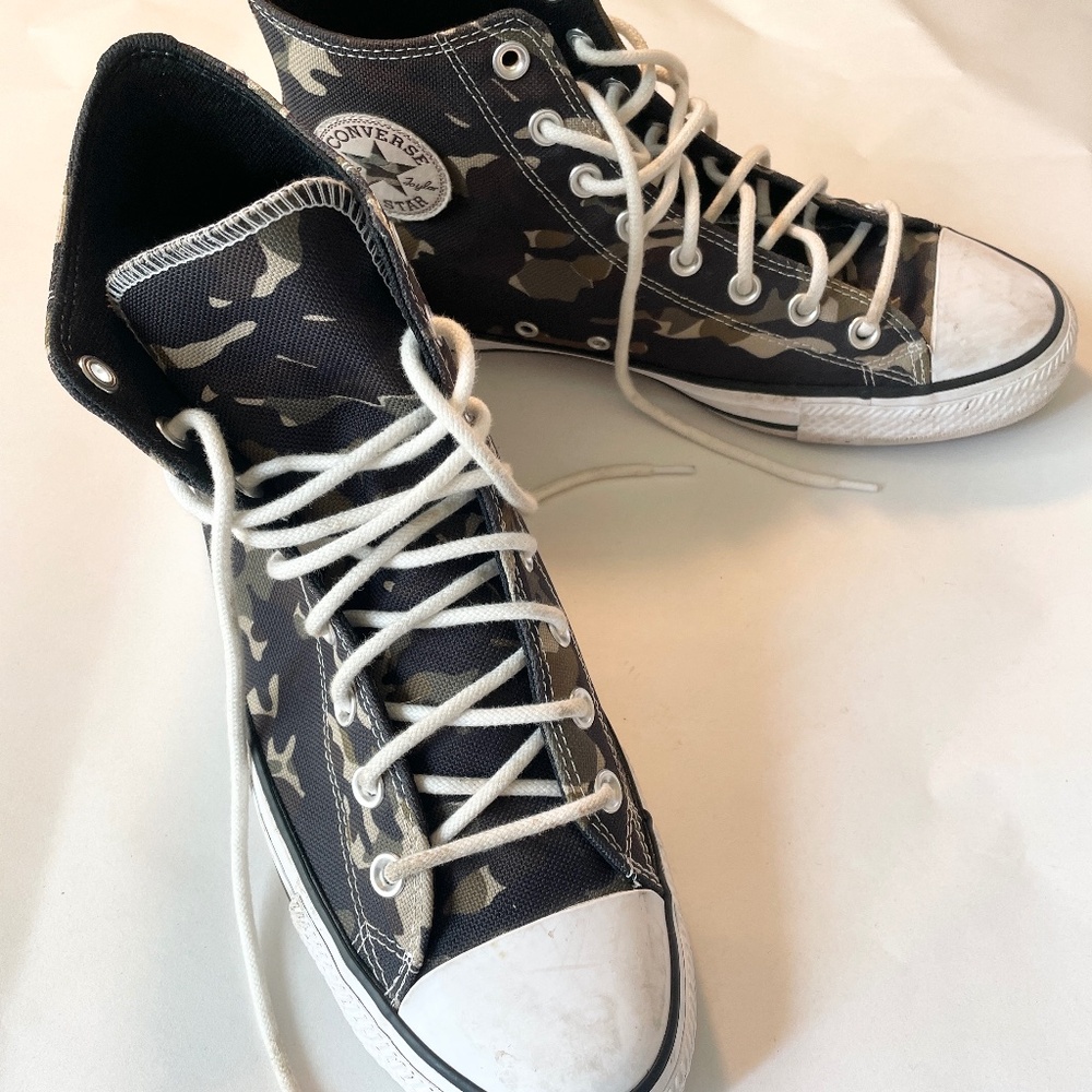Converse Chuck Taylor All Star Camo Canvas high top  Men's-10 Women's-12